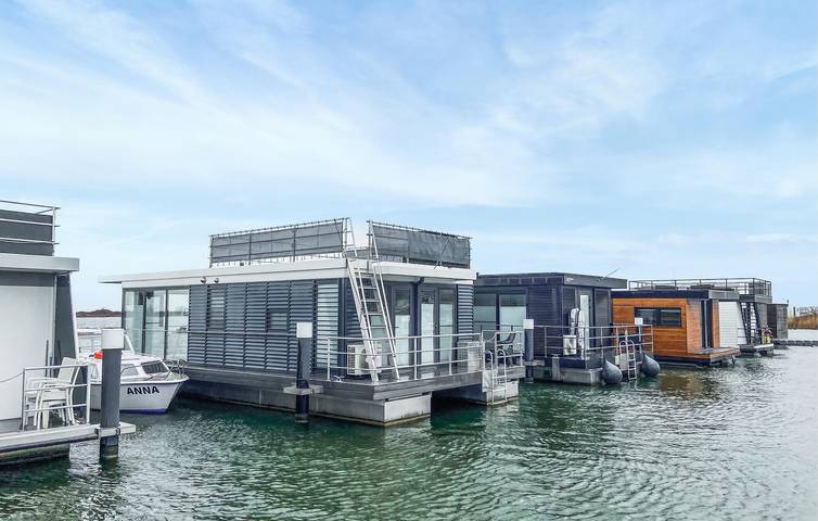 Vakantiewoning voor 4 personen, with Terras and Uitzicht as well as Uitzicht op het meer in Flevoland
