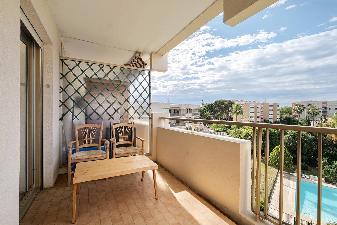 Appartamento intero, Appartamento 'Aube Marine 2P Vista Mare Piscina' con vista mare, Wi-Fi e aria condizionata in Antibes, Costa mediterranea (Francia)