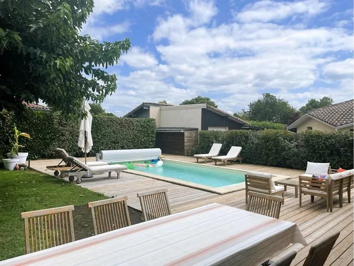 Chalet para 8 personas, con terraza además de jardín y piscina - 1