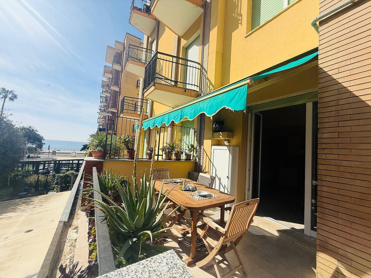 Ganze Wohnung, Terrazza Roma  vista mare nel cuore di Andora in Guardia di Finanza, Andora