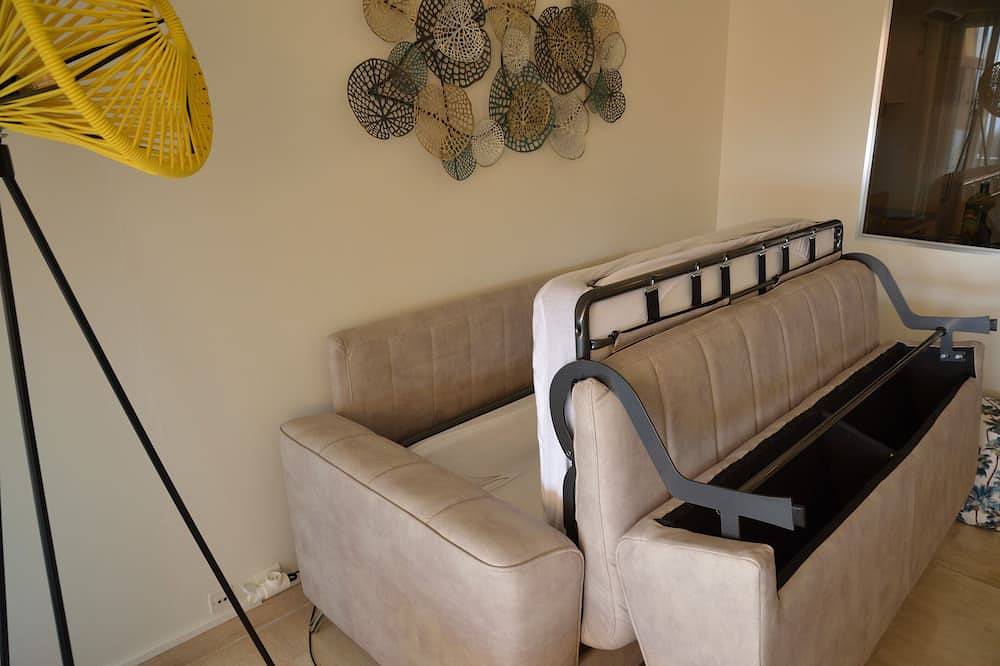 Ganze Wohnung, Cannes Eden. Großes Studio mit Meerblick, Zugang zum Strand, ruhig, Swimmingpool und Tennis. in Vallauris, Mittelmeerküste (Frankreich)