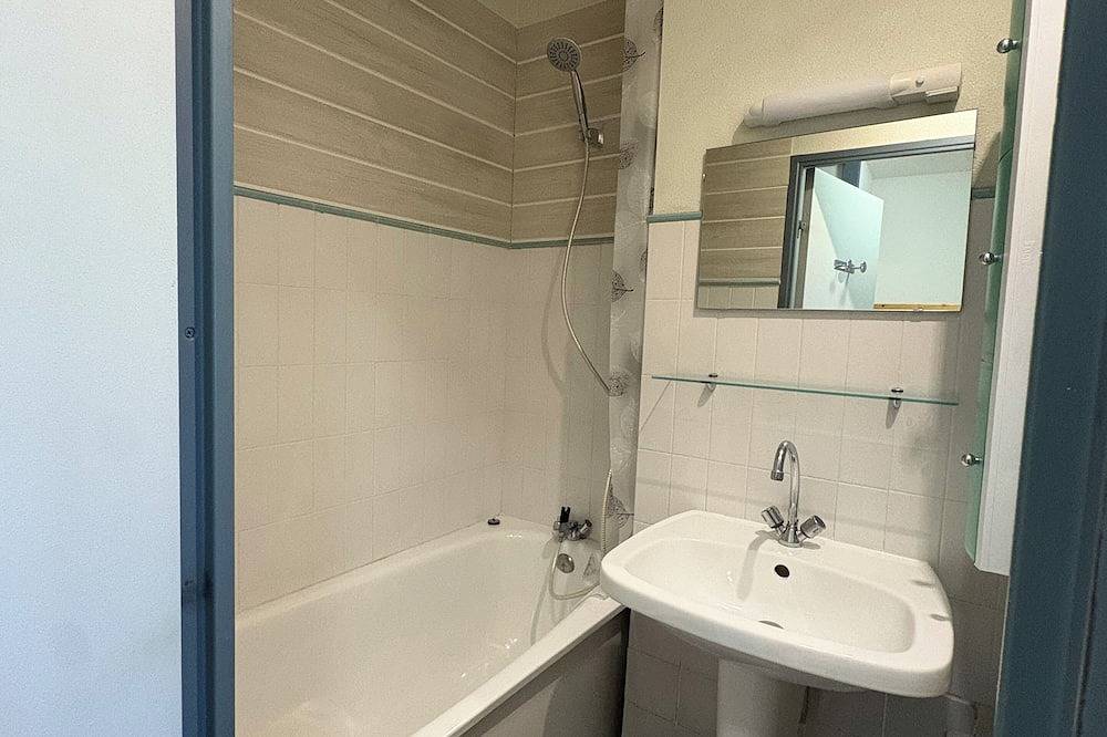 Entire apartment, Hirmentaz bellevaux accommodation, at the foot of the slopes! in Bellevaux, Thonon-les-Bains region