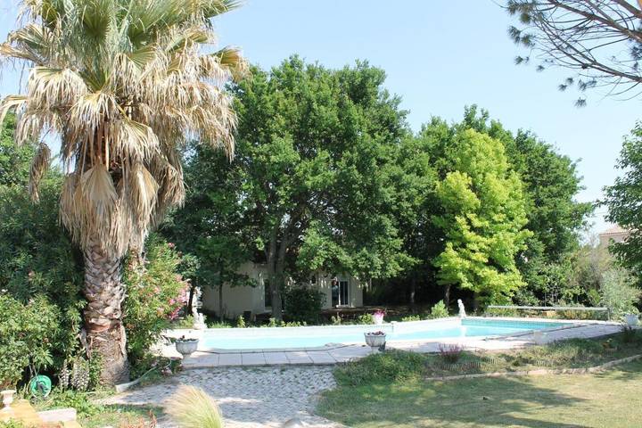 Appartement de vacances pour 4 personnes, avec jardin ainsi que terrasse et piscine