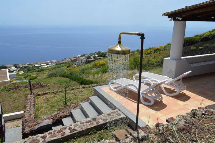 Ferienhaus für 7 Personen, mit Terrasse und Garten sowie Ausblick auf den Liparische Inseln - 4