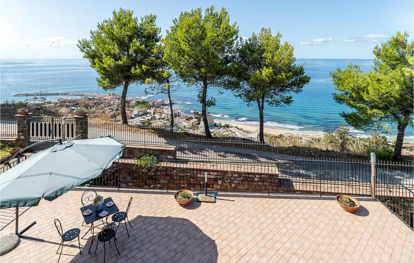 Apartamento vacacional entero, Acogedor 86sqm Apartamento - A / C, Terraza, 1 km de la playa in Pollica, Cilento