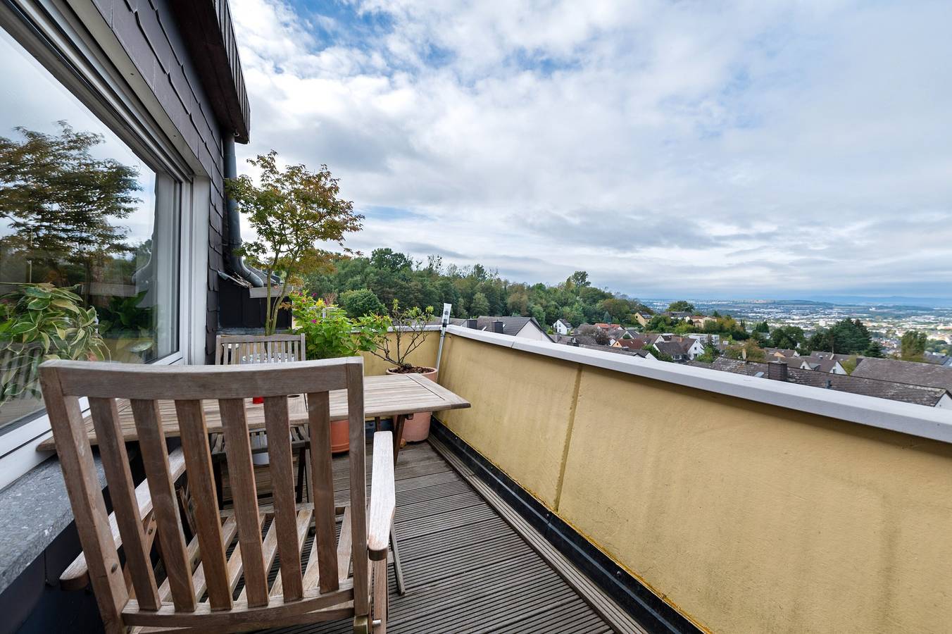 Ganze Wohnung, Ferienwohnung 'Rheinblick Am Rheinsteig' mit Bergblick, Wlan und Klimaanlage in Deutsches Eck, Urbar