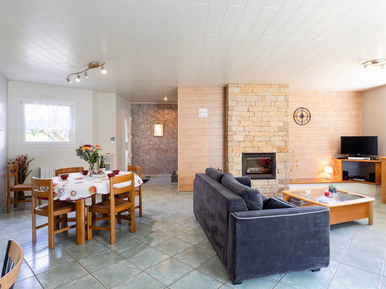 Holiday Home “Gîte Pors Mabo” with Private Terrace, Garden & Wi-Fi in Trébeurden, Pink Granite Coast