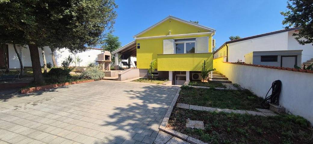 Ferienhaus für 4 Personen, mit Garten und Pool, mit Haustier