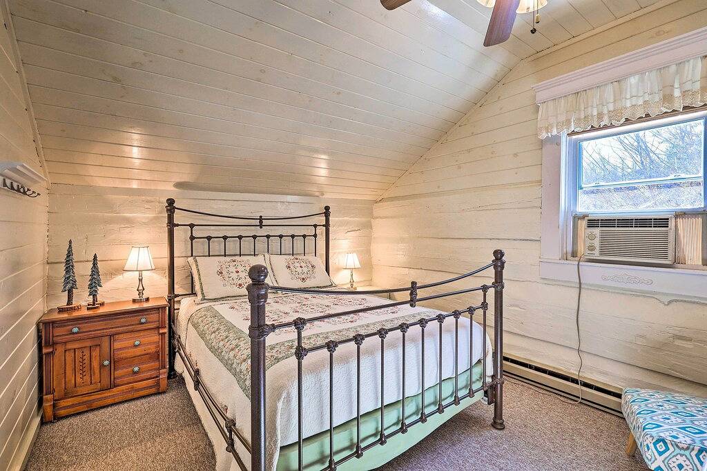 6 Mi to Dtwn Lansing: Riverfront Home w/ Fire Pit in Ashe County