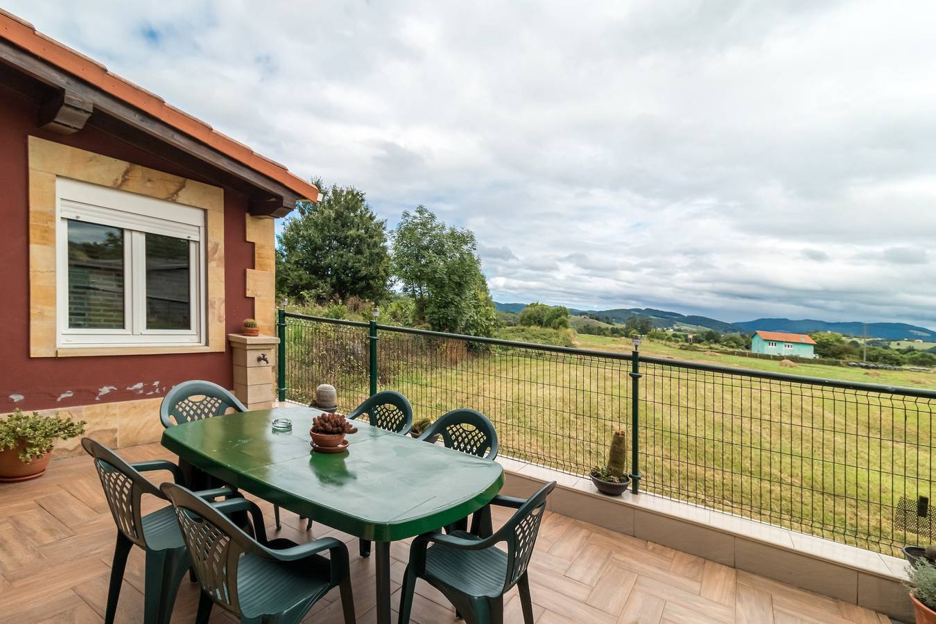 Chalet 'El Rincón De Agüero' avec vue sur la montagne, terrasse privée et Wi-Fi in Marina de Cudeyo, Côte Cantabrienne
