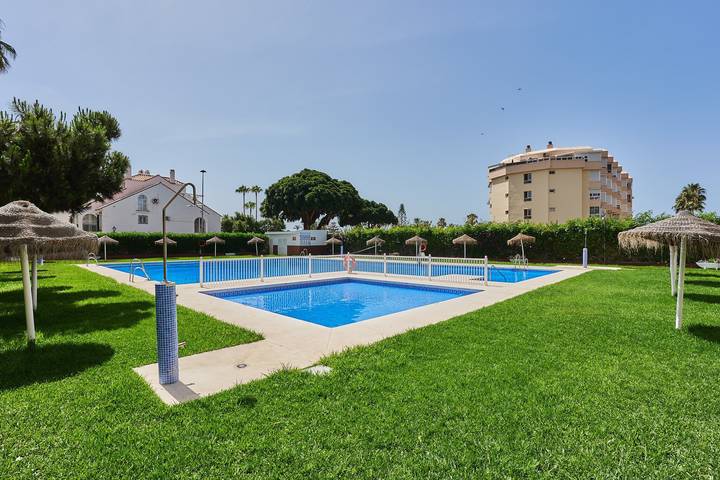 Ganze Wohnung, Stilvolle Wohnung mit Meerblick und Pool in Torrox Costa, Torrox