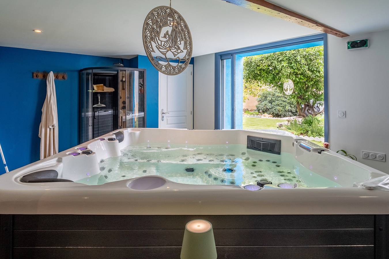 Serge et Jane, Kinky Room avec Spa in Lespignan, Côte d'Améthyste