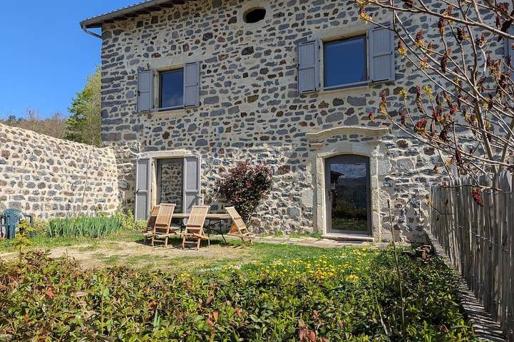 Gîte pour 8 personnes, avec jardin, animaux acceptés