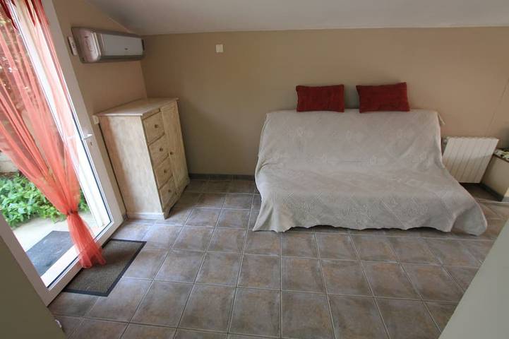Gîte pour 4 personnes, avec Terrasse ainsi que Jardin et Piscine à Taillades - 4