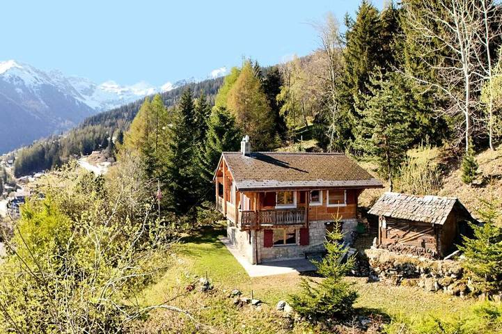 Ferienhaus für 6 Personen, mit Pool und Garten sowie Balkon im Wallis