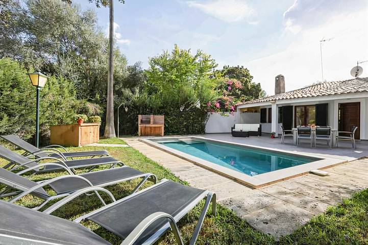 Villa für 3 Personen, mit Pool und Garten - 1