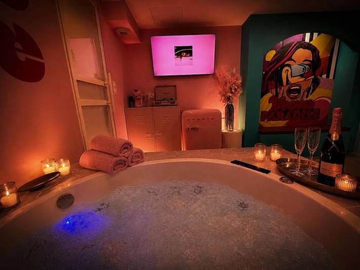 Gîte pour 2 personnes, avec Balcon et Jacuzzi dans Serémange-Erzange
