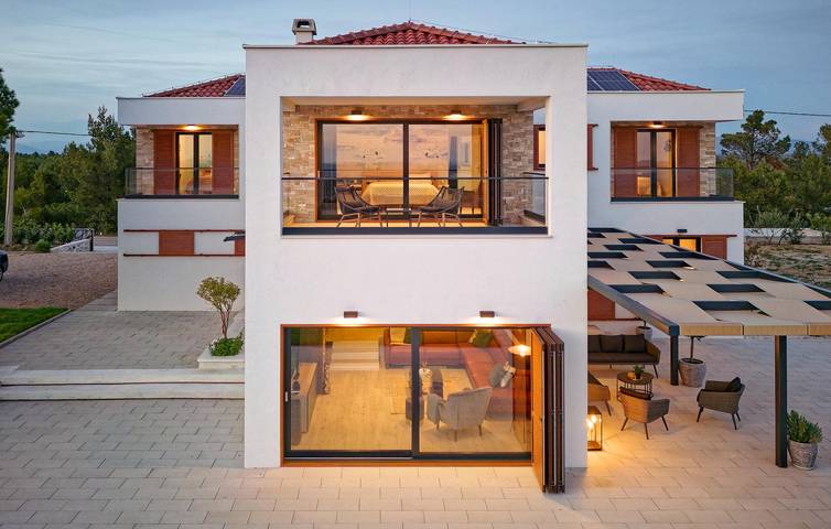 Modernes Apartment mit Pool, Terrasse und WLAN in der Nähe des Visovačko-Sees in Skradin, Šibenik-Knin