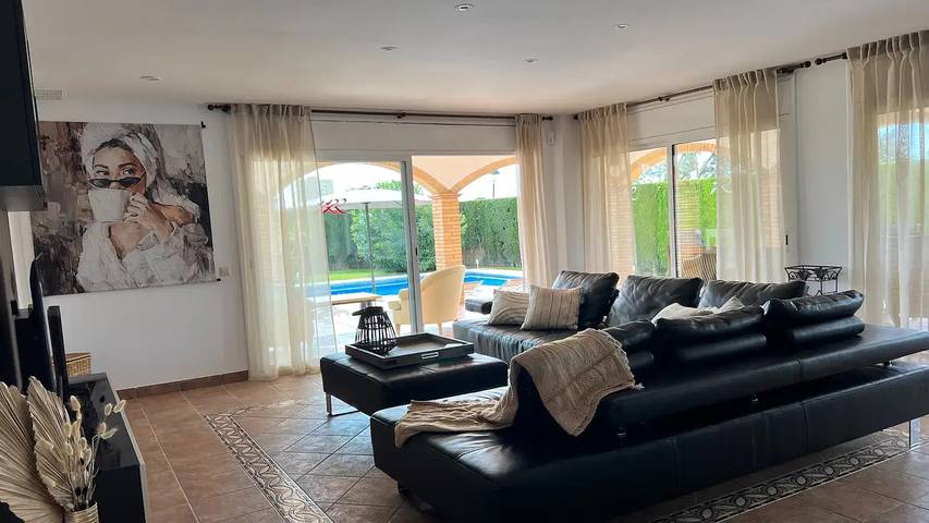 Location de vacances pour 16 personnes, avec jardin et piscine à Sant Pere Pescador - 4