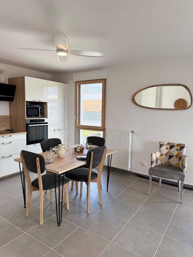 Gîte pour 4 personnes, avec balcon et vue sur le lac dans Esplanade du Lac ( Aix-les-Bains) - 3