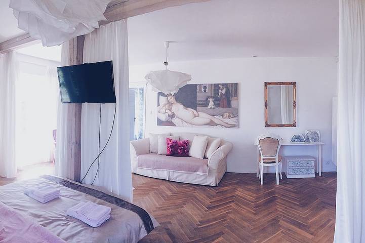 Casa, risalente XIX secolo, con il giardino, sauna e jacuzzi, vecchio villaggio polacco in Zatoka Gdańska