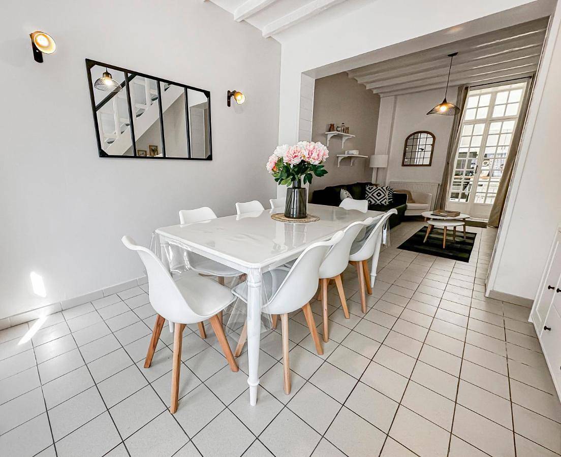 Geek et chic à Béthune - Grand logement central tout confort idėal pour familles, équipes sportives in Béthune, Région de Béthune