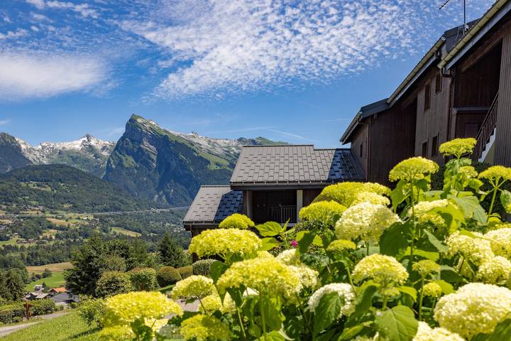 Hel studio-lejlighed, Studio 'Le Hameau Des Neiges' with Private Terrace and Garden in Station de Morillon, Grand Massif