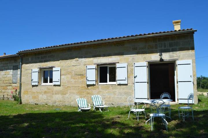 Location de vacances pour 6 personnes, avec Terrasse et Jardin ainsi que Piscine et Vue à Gardegan-et-Tourtirac