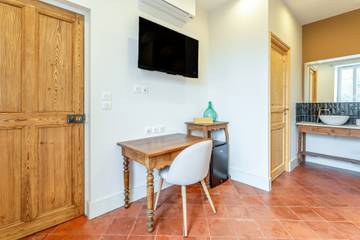 Chambre D’hôte pour 2 Personnes dans Les Angles (Gard), Région de Nîmes, Photo 2