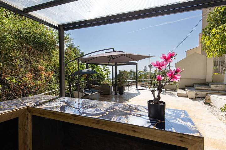 Villa pour 8 personnes, avec piscine ainsi que terrasse et jardin, animaux acceptés dans les Alpes maritimes - 4