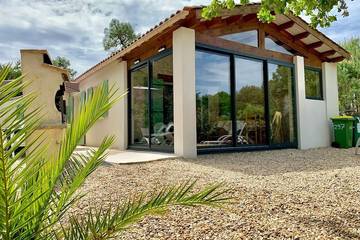 Location de vacances pour 8 personnes, avec jardin et terrasse dans Plage des Sables-Vignier