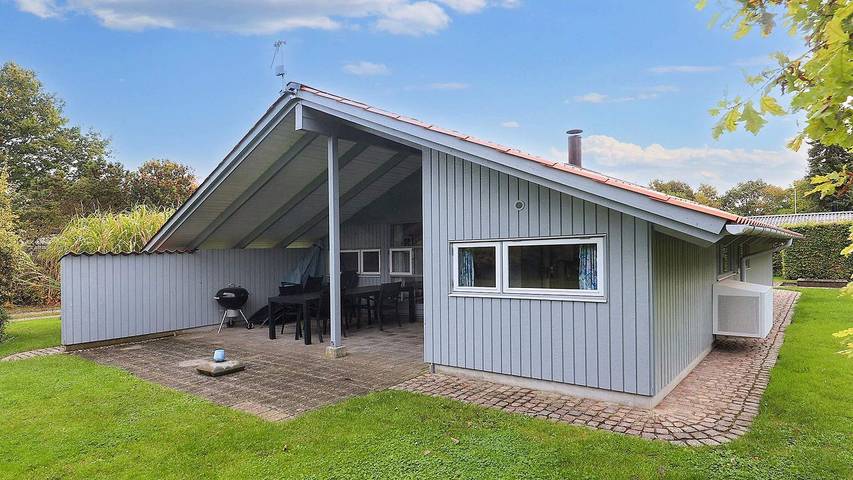 Ferienhaus für 8 Personen, mit Whirlpool und Terrasse sowie Sauna in Nysted