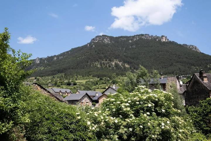 Gîte pour 4 personnes, avec Balcon ainsi que Terrasse et Piscine à Ispagnac - 2