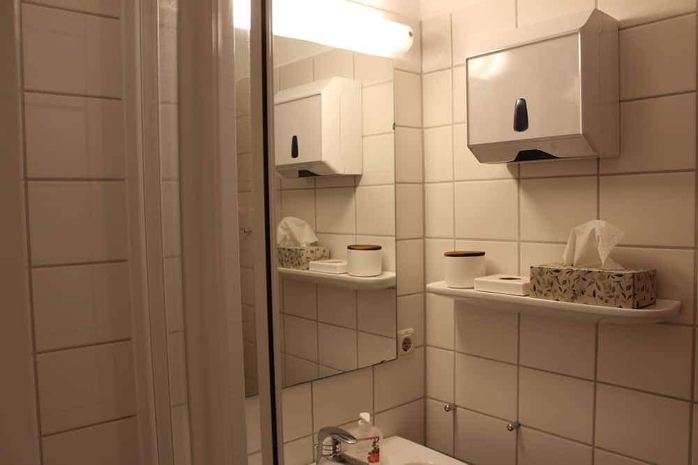 Ganze Wohnung, Ruhige und waldnahe hübsche Ferienwohnung mit Terrasse und Garten in Bad Münder, Weserbergland