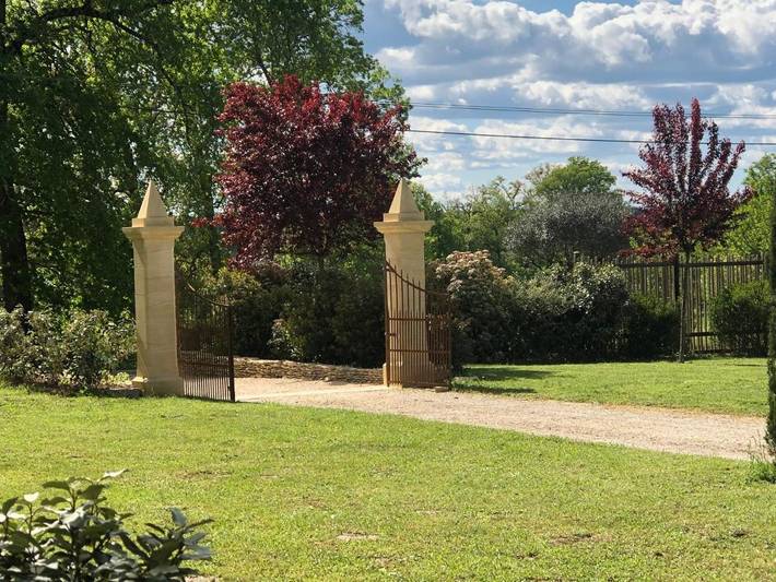 Gîte pour 2 personnes, avec jardin et terrasse ainsi que piscine et vue à Anglars-Nozac - 2