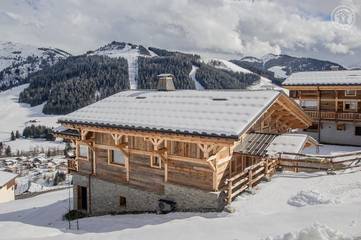 Chalet pour 15 personnes, avec vue ainsi que terrasse et piscine, animaux acceptés à Notre-Dame-de-Bellecombe