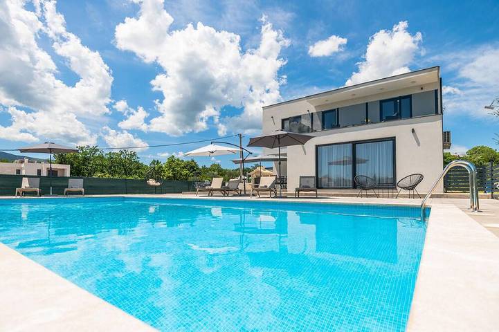 Feriehus for 10 personer, med balkon - 1