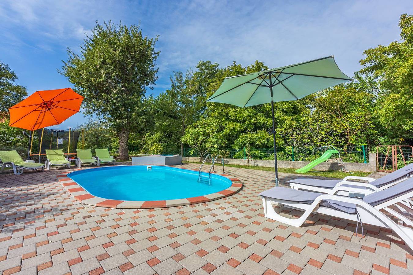 Hundefreundliches Ferienhaus mit Spielplatz, Privatpool, Kicker, Holzkohlegrill in Grizane, Primorje-Gorski Kotar