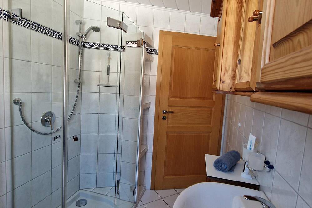 Ganze Wohnung, Ferienwohnung mit Balkon 120qm in Bad Abbach, Ostbayern