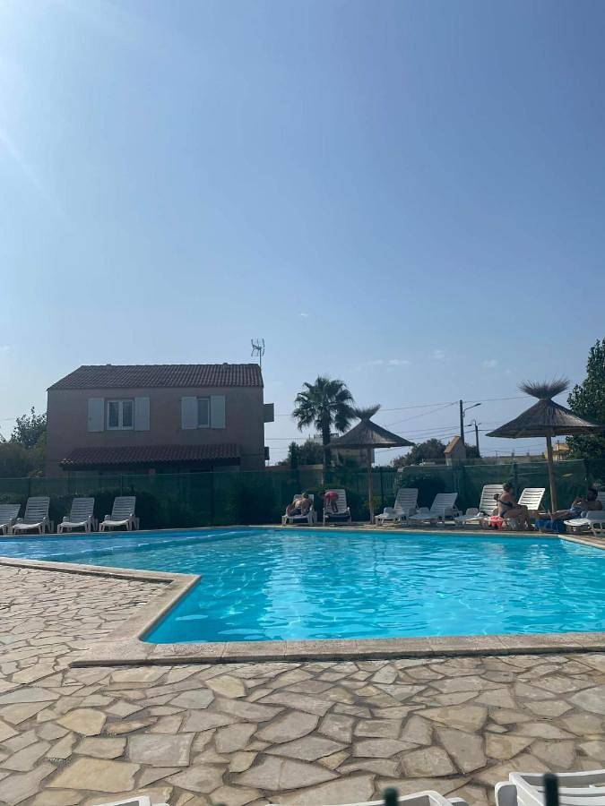 Maison de vacances pour 4 personnes, avec piscine ainsi que bassin pour enfant et terrasse, animaux acceptés