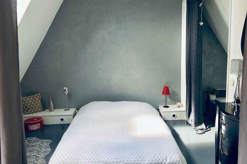 Charming Town House near the beaches of Normandy and Pegasus Bridge in Bénouville, Caen region