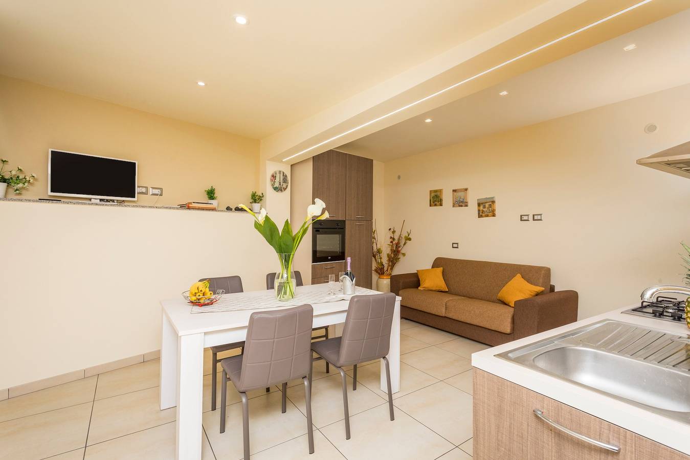 Appartement entier, Appartement 'Sea Paradise' avec vue sur la montagne, terrasse privée et climatisation in Riposto, Province de Catania