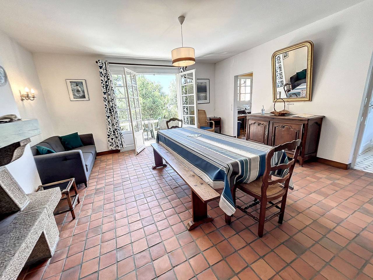 Casa con terraza a 100m de la playa, cerca del centro, ideal para familias in Jullouville, Côte de la Déroute