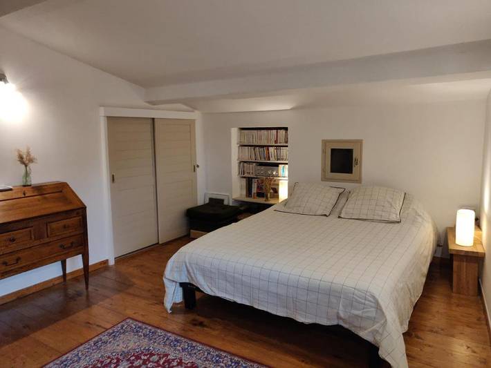 Location de vacances pour 2 personnes, avec piscine et vue ainsi que terrasse et jardin à Peyrins - 2