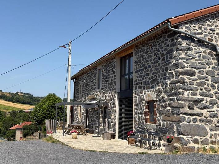 Location de vacances pour 22 personnes, avec vue et jardin à Arlempdes - 3