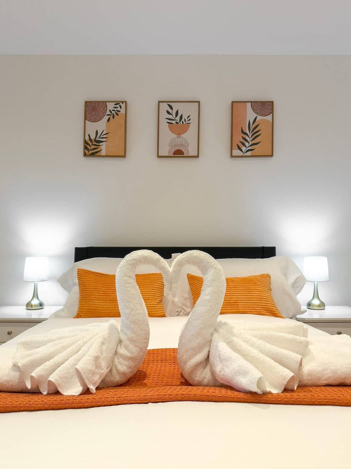 Entire apartment, Stylish Shoreditch Apartment with Balcony Sleeps 4 in Bethnal Green, London