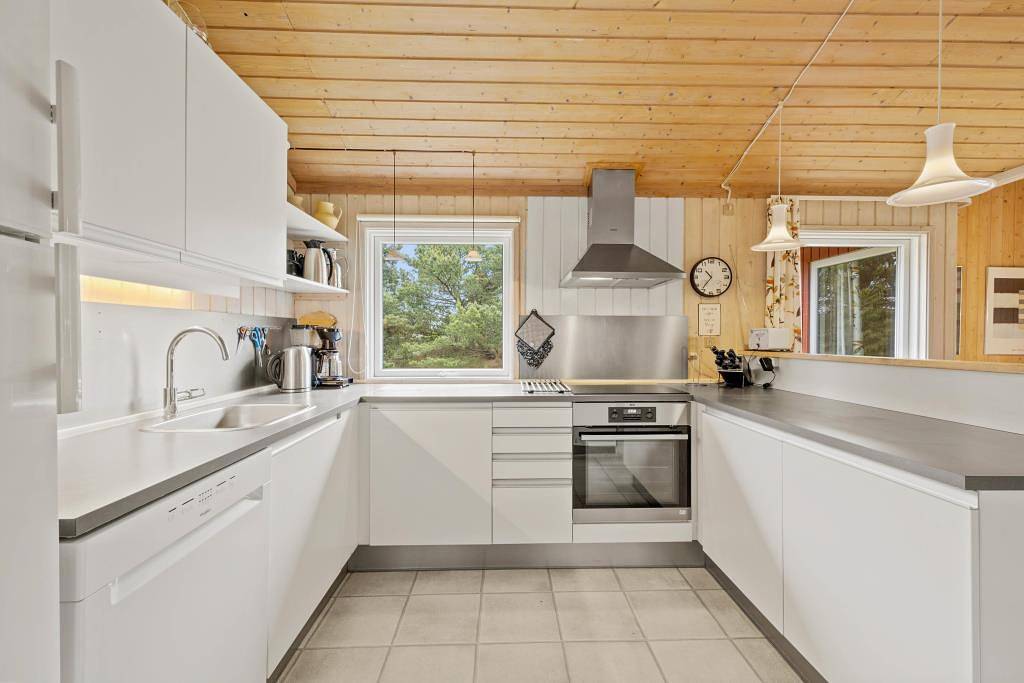 Poolhaus für 10 Personen mit eigenem Wellnessbereich in Sønderstrand, Tagholm