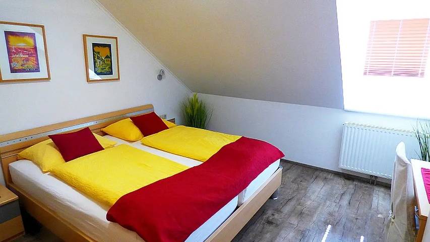 Ferienwohnung für 3 Personen, mit Balkon und Garten