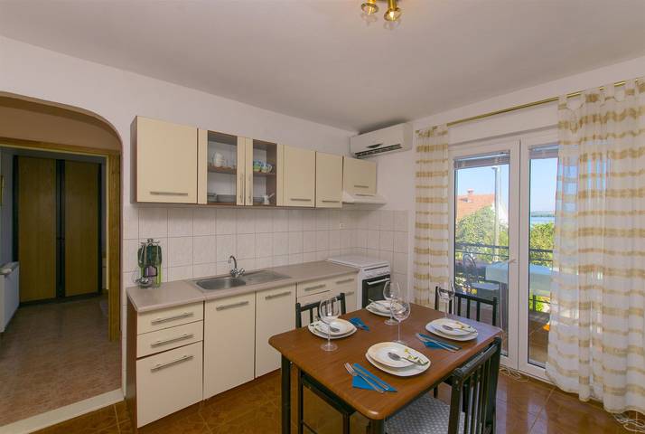 Ganze Wohnung, Apartments Irena in Tkon, Pasman