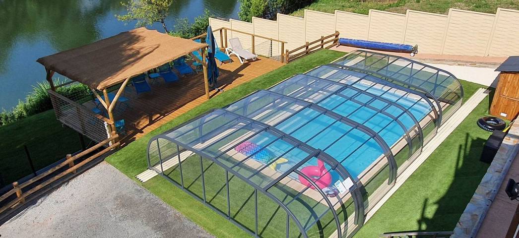 Gîte pour 12 personnes, avec jardin ainsi que piscine et balcon